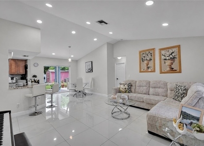 221 Ne 23rd Avenue - Photo 1