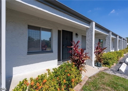 4608 Se 4th Place - Photo 1