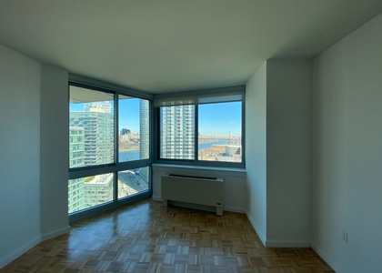 Center Boulevard - Photo 1