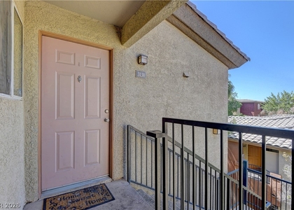 4400 S Jones Boulevard - Photo 1