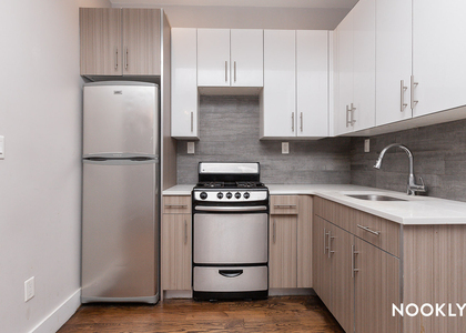 112 Manhattan Ave - Photo 1