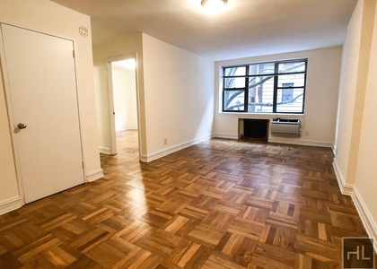 East 76 Street - Photo 1