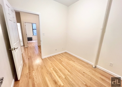 East 7 Street - Photo 1
