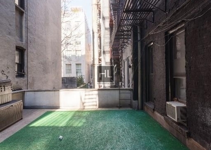 Avenue B - Photo 1