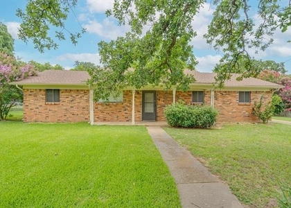 140 Joyce Drive - Photo 1