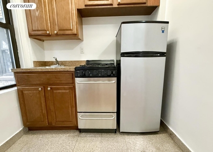 155 E 52nd Street - Photo 1