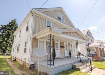 806 John Street W - Photo 1