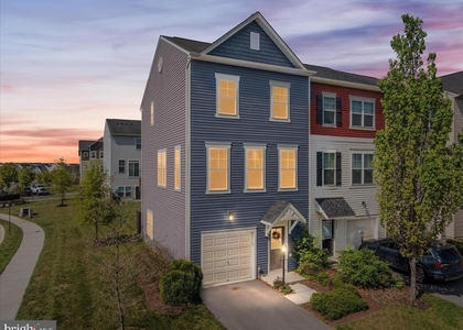 109 Splendor Garden Way - Photo 1