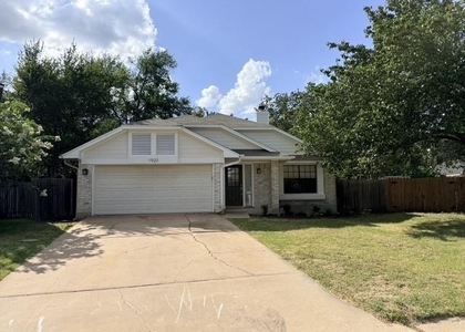 1920 White Oak Cir - Photo 1