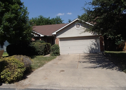 208 Juniper St - Photo 1