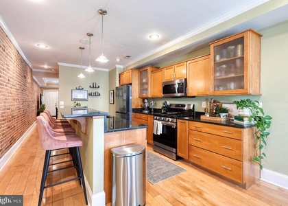 908 S Linwood Avenue - Photo 1
