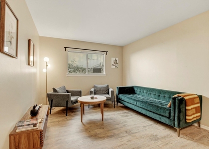 803 W 28th St - Photo 1