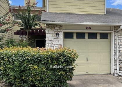512 Eberhart Ln - Photo 1