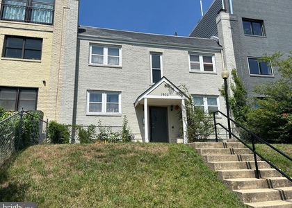 1932 3rd Street Ne - Photo 1