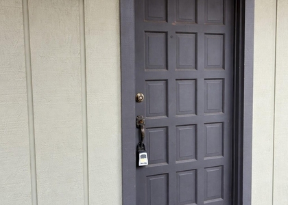 500 E Riverside Dr - Photo 1