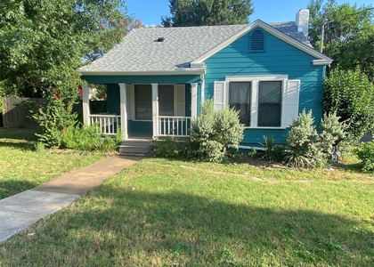 915 W 29th St - Photo 1