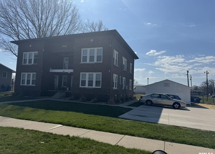 209 E 10th Street - Photo 1