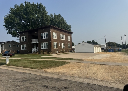 209 E 10th Street - Photo 1