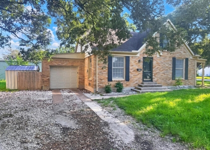 2313 Avenue L - Photo 1