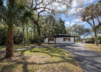 502 Nw Crystal Street - Photo 1