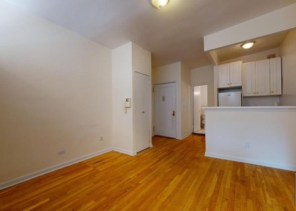 1427 York Avenue Apartment 0E - Photo 1
