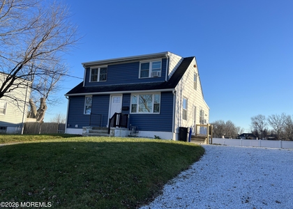 324 Fairfield Avenue - Photo 1