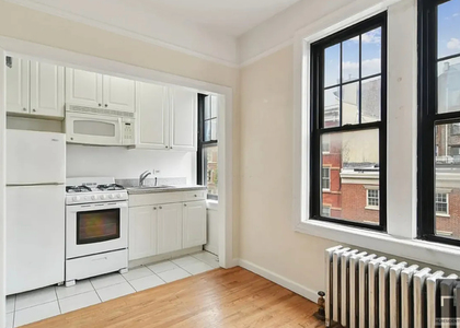 West 10th Street - Photo 1
