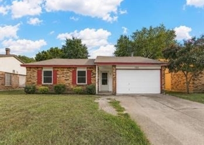 1305 Clark Trail - Photo 1