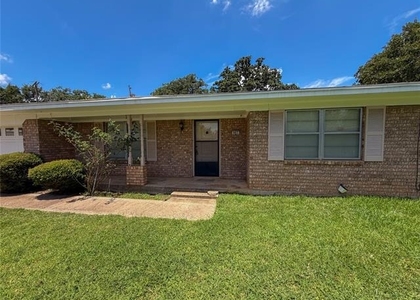 907 Seymore Circle - Photo 1