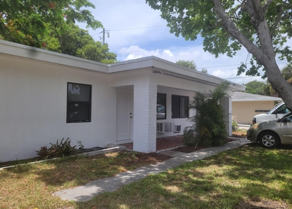 2101 Se 4th Avenue - Photo 1