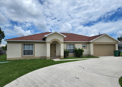 2709 Sw Somber Road - Photo 1