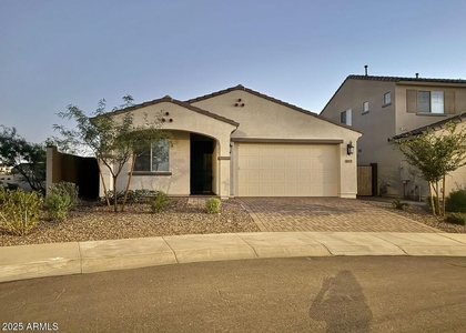 8905 W Orange Drive - Photo 1