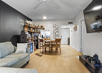 899 Se 2nd Avenue - Photo 1