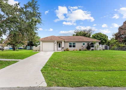 265 Sw Dalton Circle - Photo 1