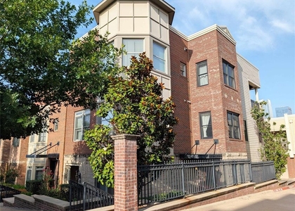 221 N Geary Avenue - Photo 1