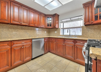 319 N Lincoln Apt A - Photo 1