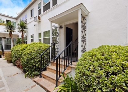 825 N Alfred Street - Photo 1