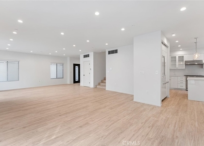 913 N Hilldale Avenue - Photo 1