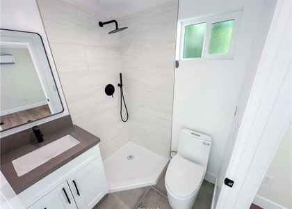 2931 1/2 S Redondo Boulevard - Photo 1