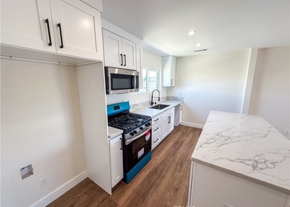 2927 S Redondo Boulevard - Photo 1