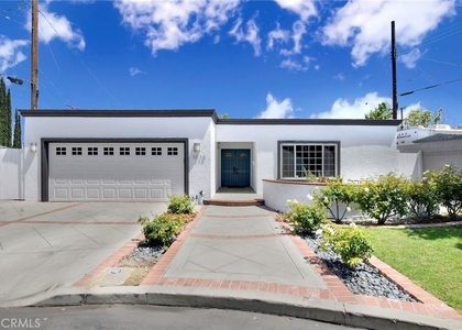 1015 E Walnut Avenue - Photo 1