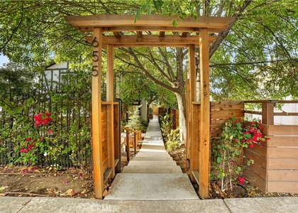 655 W Ontario Avenue - Photo 1