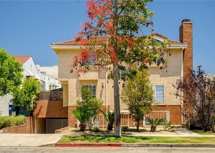 318 N Kenwood Street - Photo 1