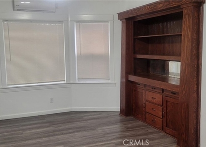 836 W 40th - Photo 1