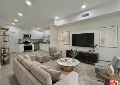 1409 N Hobart Boulevard - Photo 1