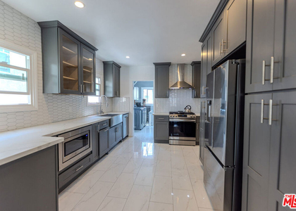 1067 S Sycamore Avenue - Photo 1