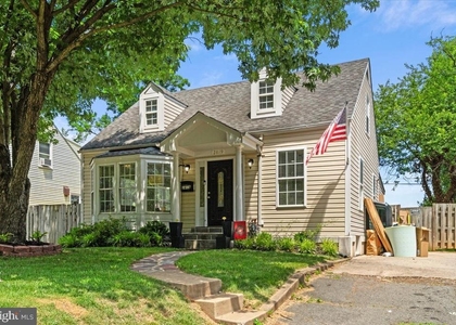 2819 Summerfield Road - Photo 1