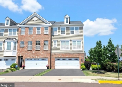 301 W Hamlin Avenue - Photo 1
