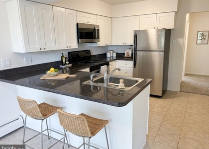923 Washington Street - Photo 1