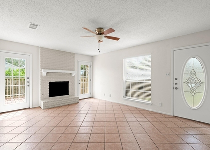1404 Valleyridge Cir - Photo 1